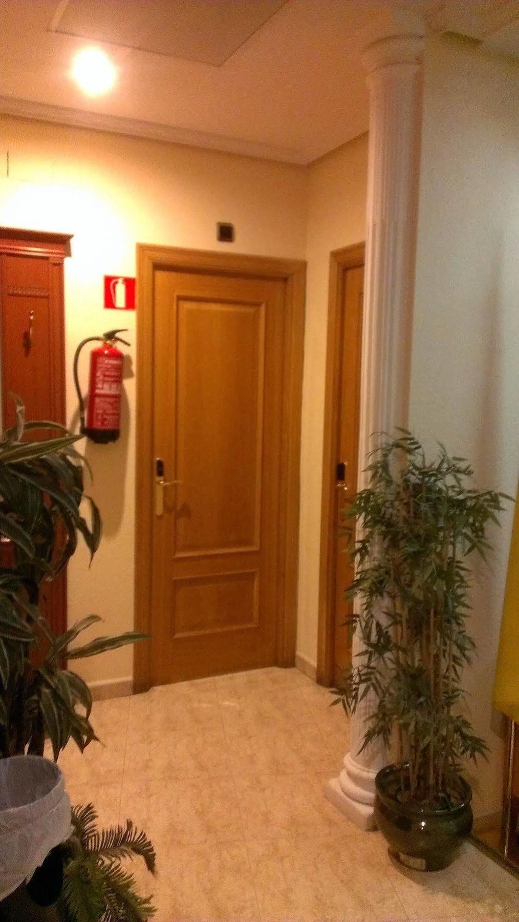 Hostal Cruz Sol Madri Exterior foto